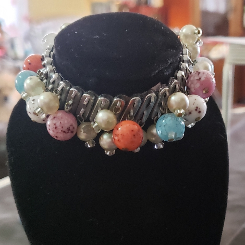 Bracelets - Picture 3 of 11